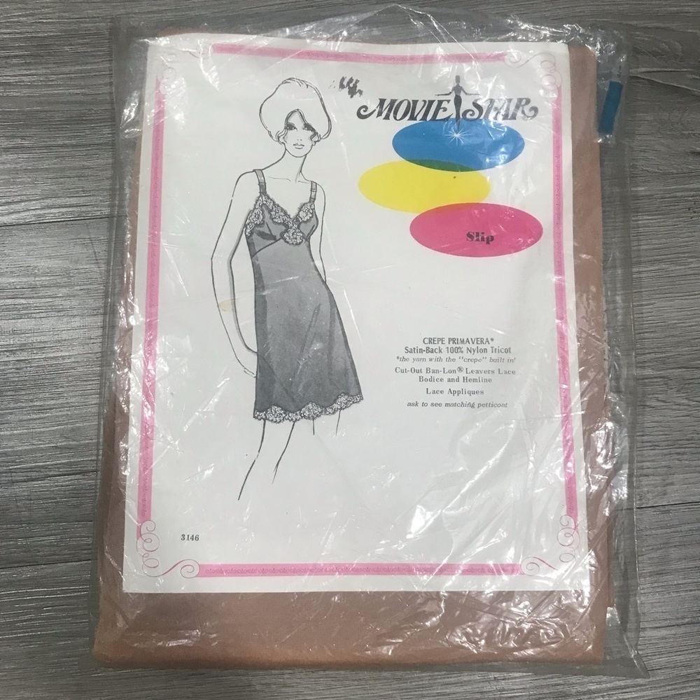 Movie Star NEW Vintage Beige Nylon & Lace Slip‎